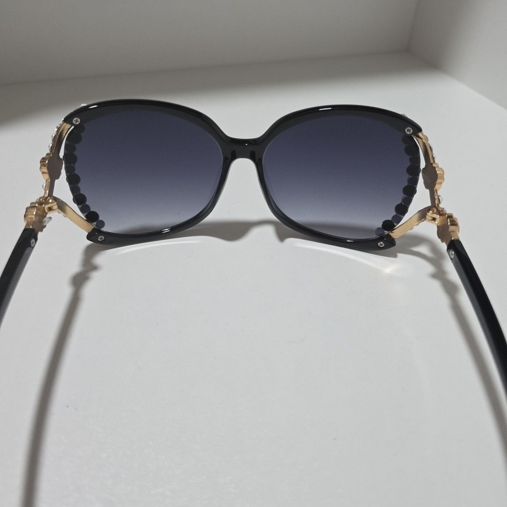 Oversized Black Rhinestone Sunglasses‎ with Gold Rose Side Detail – Glam Fashion - Picture 5 of 10